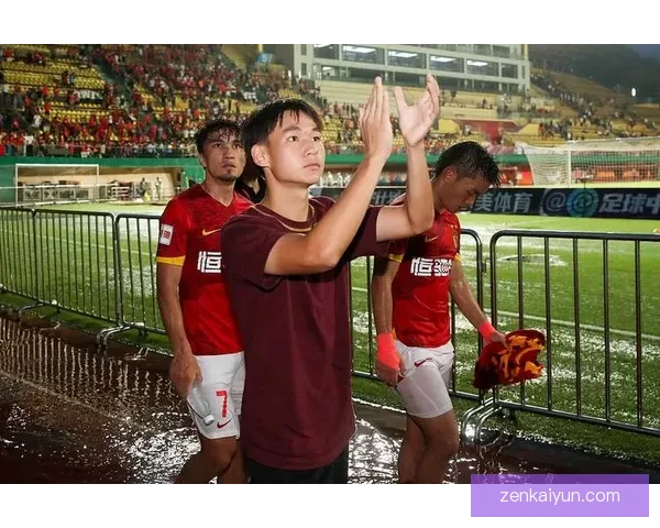 广州队球迷坚守信念，持续支持球队渡过当前阶段